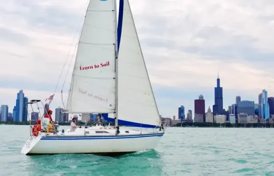 Private Cruise Onboard 32ft Hunter Legend Sailboat in Chicago