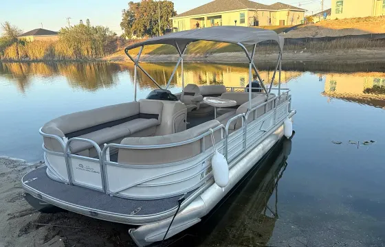 22ft 115 Hp Pontoon Boat I Freshwater Canal And Lakes I Seats 12