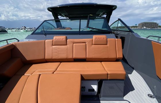 34' Cruiser Yacht for Your Perfect Destin Adventure
