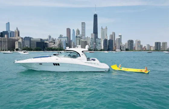 Stunning 45’ Sea Ray Sundancer Motor Yacht In Chicago