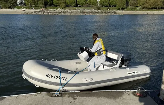 Fun runabout boat for hourly rental | 11ft Pacific Wave