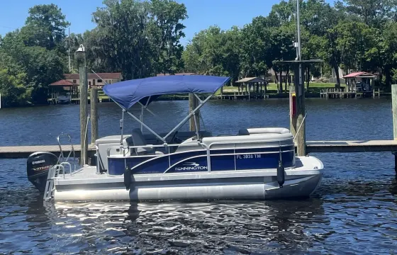 Family, Friends or Colleagues a 20ft pontoon is a great way to spend your time