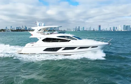 Luxurious 65' Sunseeker Manhattan serving NYC