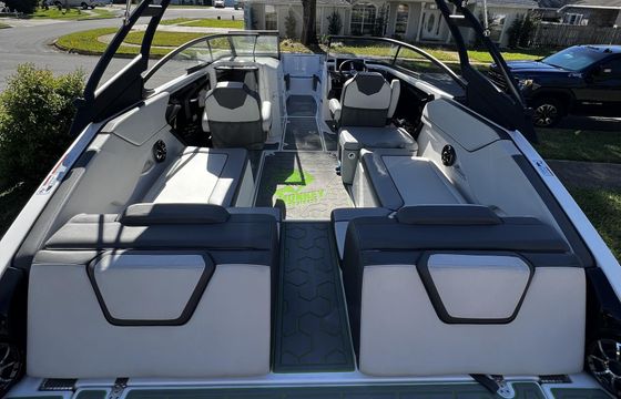 Yamaha AR250 with 12 wetsound speakers!! Cruising and Crab Island