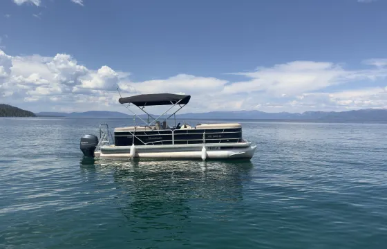 25ft Starcraft Tritoon Pontoon Rental for 12 Guests in South Lake Tahoe