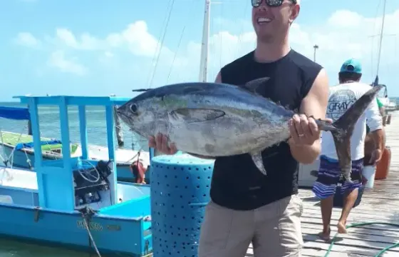 Private Fishing Charter for 6 People on 29' Imemsa Boat in Cancún