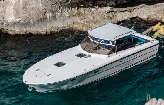 Itama 38 to rent in Capri