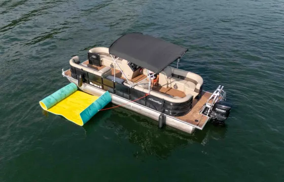 24ft Bentley Tritoon 14-Passenger w/ LilyPad