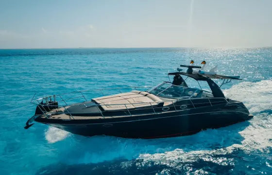 41ft. Sea Ray Motor Yacht Rental in Cancún, Quintana Roo