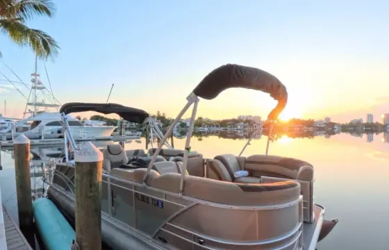 25’ Luxury Full shade boat — Convertible Lounge SUNBED  + Party Bar + Add-On's!