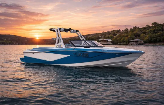 Giant Axis T250 Surf Boat
