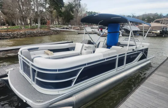 22’ Sweetwater Godfrey Luxury Pontoon on Lake Wylie