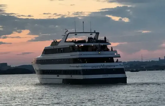 Rent and Ride this 45' Sea Ray Sundancer Yacht in Washington, D.C.