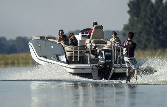 Lake Mead: Element XR7 Bayliner Pontoon for charter!