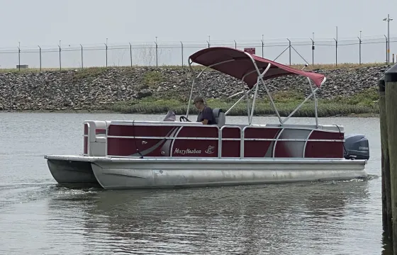 20ft Misty Harbor Pontoon Boat Rental in Washington, DC for Up to 10 Guests