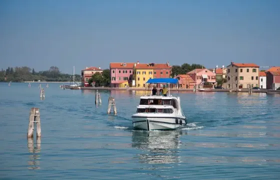 Minuetto 6 - Canal Boat Rental in Venice Italy. No licence required