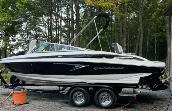 2022 Crownline Up To 9 Guests!