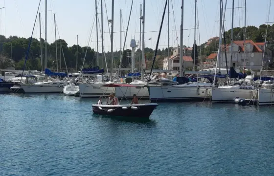 Rent the 16' VEN 501 AS Powerboat in Milna
