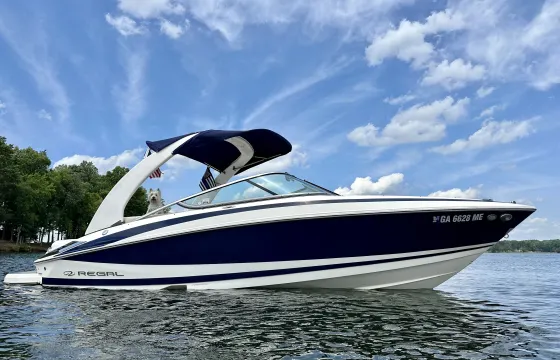 Enjoy Lake Norman with this Luxury Boat 24ft Regal Bowrider- Skipper Included