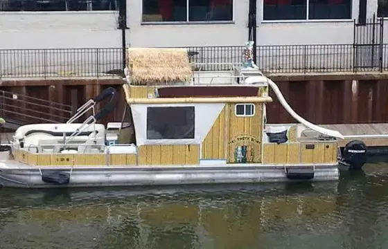 Polynesian Party Boat for up to 6 people, Captain and Beverage Credit included