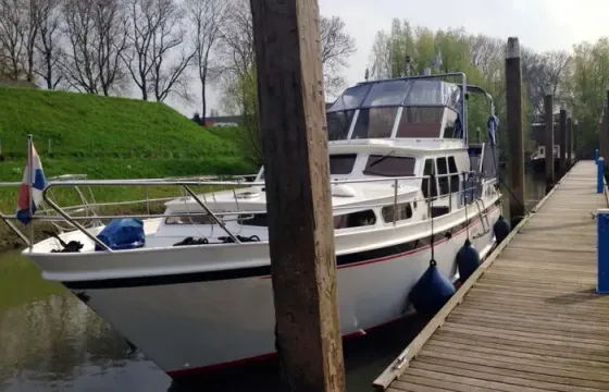 Rent 39' Motor Yacht In Heukelum