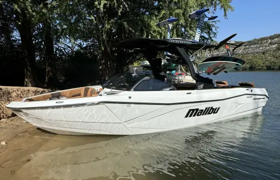 Biggest and Newest Malibu 26 LSV Wakeboat available for Rent in Austin