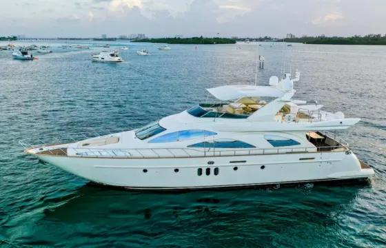90’ Azimut Flybridge Motor Yacht for corporate events