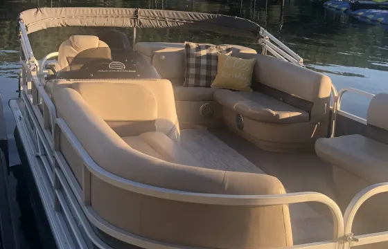 Sun Tracker Deluxe 20 Party Barge in Coeur d'Alene