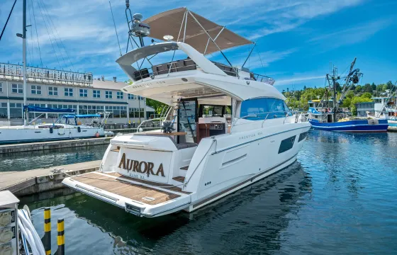 July Luxury Yacht Seattle Lakes $700
