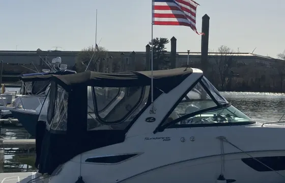 28 Sea Ray Sundancer ready to relax and cruise our Nation Capital Washington DC.