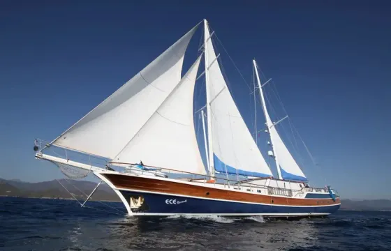 Luxury Gulet Charter in Marmaris: 33 Meters, Blue Cruise for 10 Guests