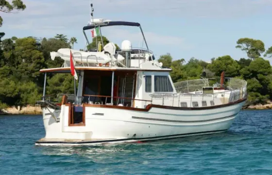 60' Menorquin 180 Fly Motor Yacht Rental in Ponza, Italy