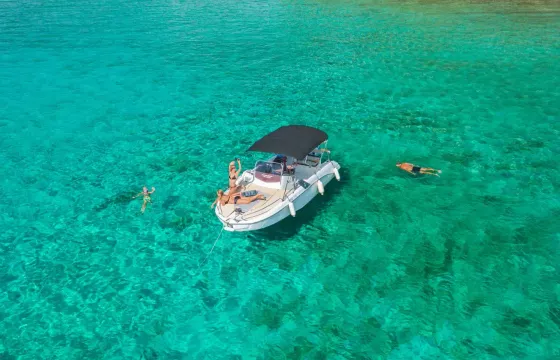 Cruise on Beneteau 6.6 Sundeck with Mercury 200HP