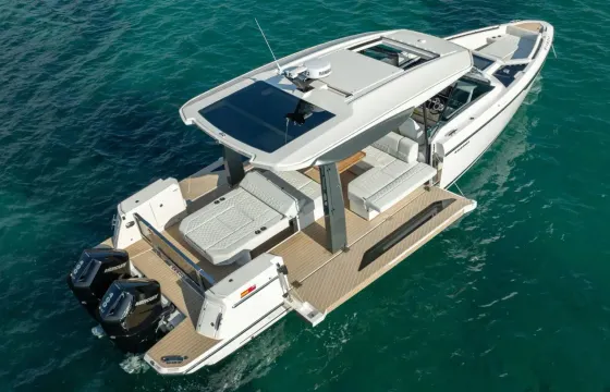Modern and Luxury Cruise with Saxdor 400 GTO