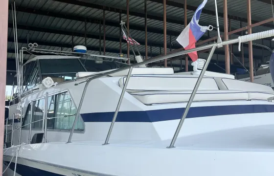 38 ft Crist Craft Motor Yacht Flat Water Charter on Lake Texoma