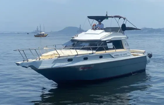 Book the 32ft Capri to experience an exclusive tour around Rio de Janeiro coast!