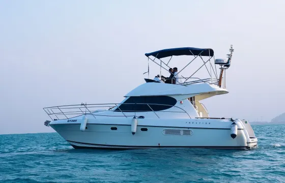 Majesty 50' Prestige for Luxury Dubai Cruise and Sightseeing