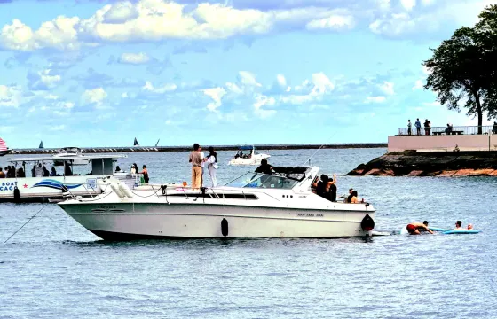Party Cruise on 40ft Sea Ray Express Yacht Chicago for You & 12 Friends