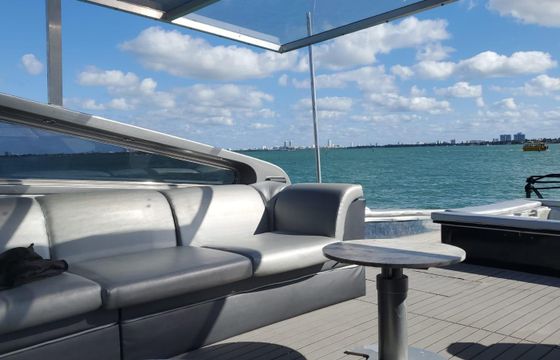 Luxurious 92ft Leopard Yacht