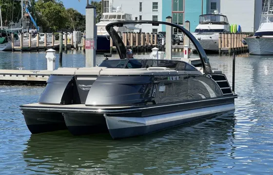 25FT Luxury Tritoon 300HP, Fun Days on Crystal Blue Tampa Waters
