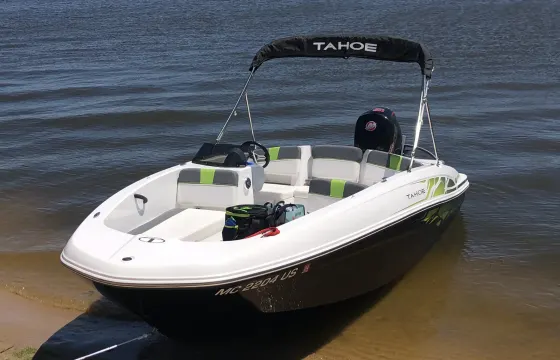 Super Fun Like New 2022 Tahoe T-18 Sport Boat (2 Tubes / Ski's Onboard).