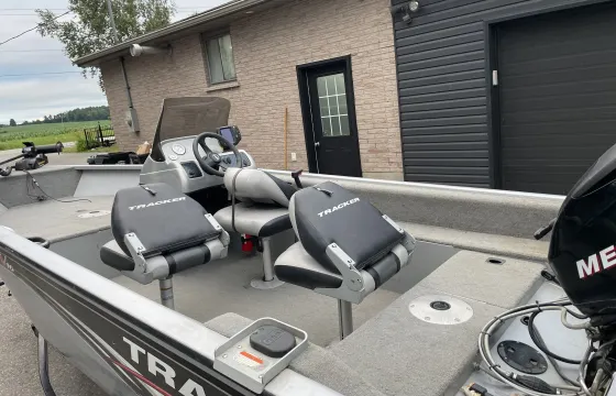 16ft Tracker Bass Boat for rent