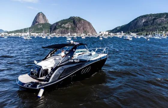31ft Black Pearl Motor Yacht Rental in Rio de Janeiro, Brazil