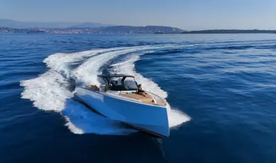 31ft Jeanneau Cap Camarat 9.0 WA Series 2 in Ibiza - Up to 10 Guests