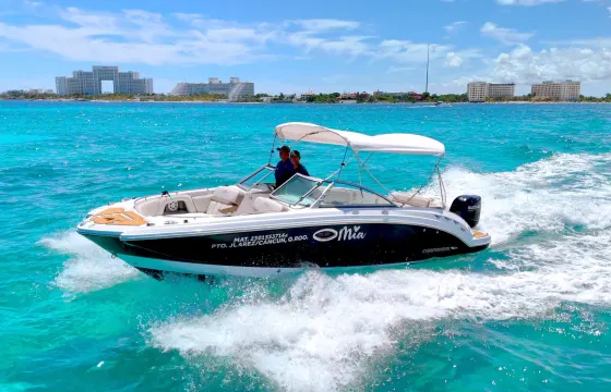 Luxury Boat Chaparral 27ft in Cancún