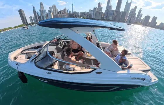 Luxury Chaparral 277 SSX Wakeboat for 10 Guests In Chicago