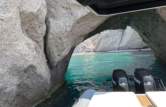 Half Day Private Cruise with: Milos- Polyaigos- Kimolos