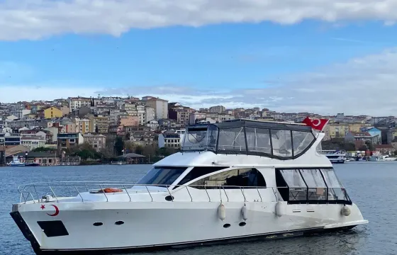 Bosphorus Tours for 20 person in Istanbul aboard 59' Luxury Yacht