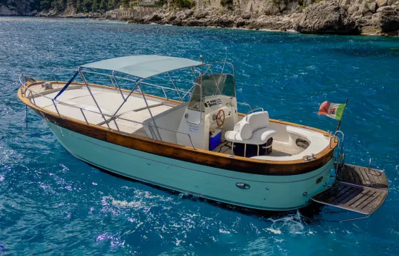 Discover Capri’s Charm aboard a Timeless Apreamare 9 Gozzo!