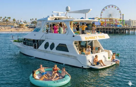 63' 🥳#1 Party Deck 🎤Karaoke 💃Dance Floor 🏈TVs 👙Swim 🛟Floatie 🤩13Pax 📍LA